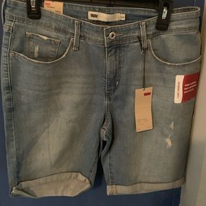 Levi’s Bermuda shorts with tags